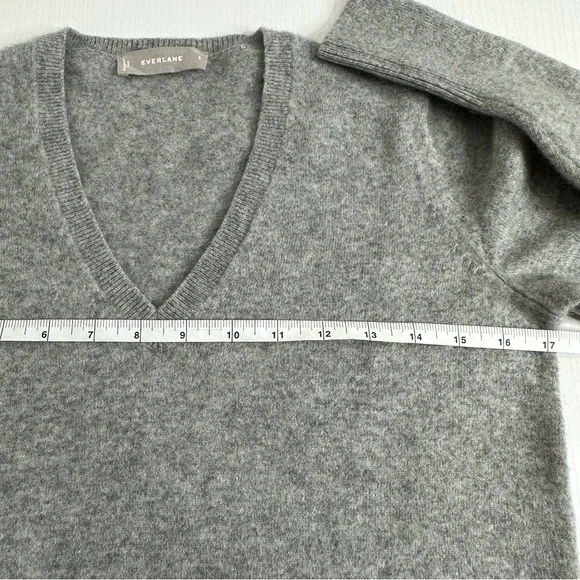 Everlane Women’s V-Neck Cashmere Sweater Size Small - Picture 10 of 10